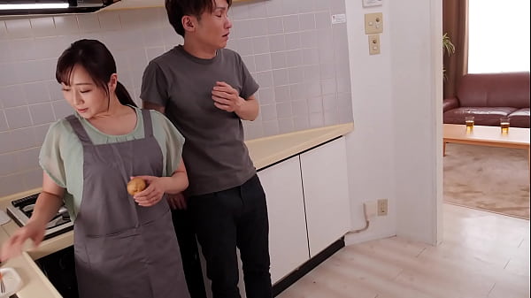 「童貞ってバレたらうちの娘に嫌われちゃうかもよ？」初めて彼女ができたのに&hellip;彼女・環奈の母親・優の誘惑に負けてしまう昇。環奈ともしたことのない初キス・初フェラ&hellip;筆下ろしセックスで中出しまで！