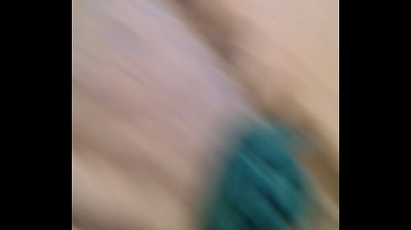 Play MP4 - She's showing her pussy