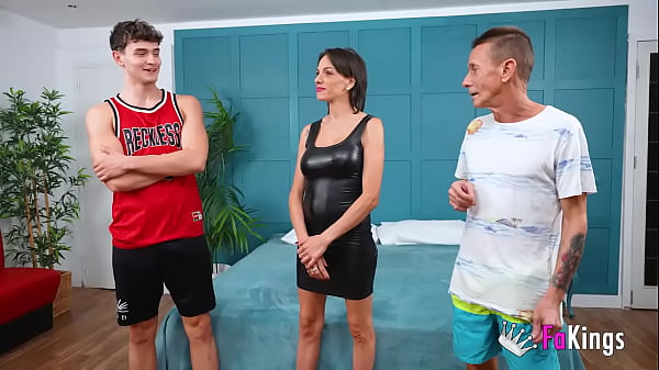 Play MP4 - Old Spanish grandpa brings his own proteg&eacute; to his porn debut with busty MILF Vampirosa