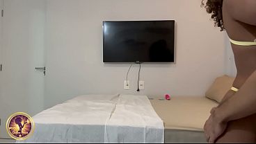 Ele arrega&ccedil;ou o meu cuzinho e me deixou toda melada 