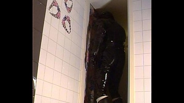 Roxina2003MonsterBikerFetish060203XXXL.MPG 