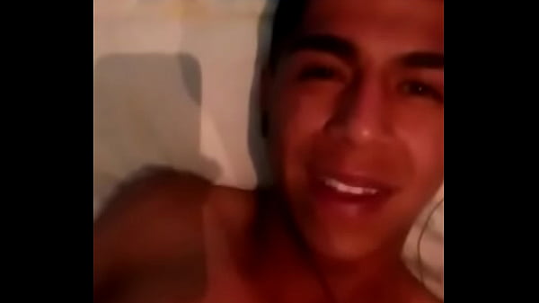 Hetero flexible me manda su verga por Facebook 