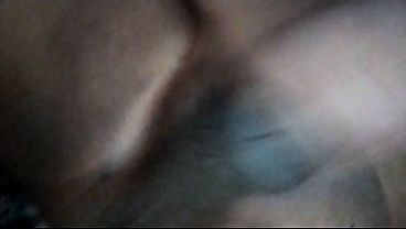 El negro Haciendo una chaqueta