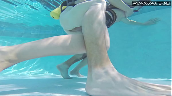 Swimming pool hardcore fucking of Minnie Manga 