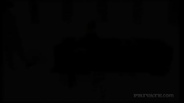 Nonton While Keira Farrell Sucks One Man Another Plunges Her Ass With A Toy thumbnail