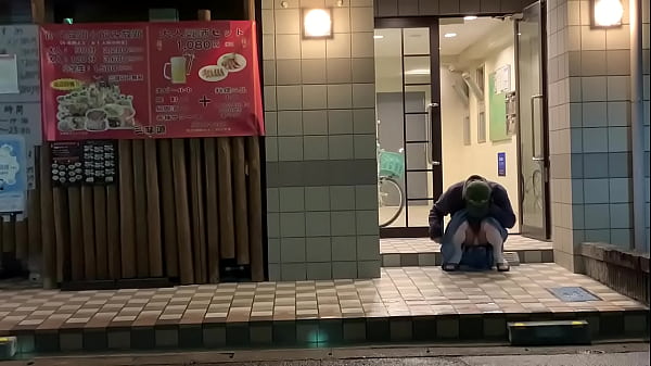 女装まゆの深夜パンチラ露出 