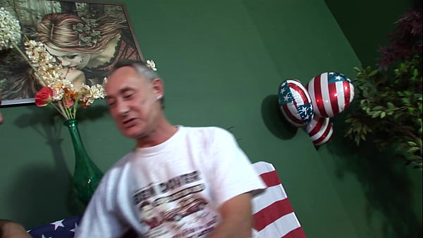 Nonton More 4th Of July Celebrations With Uk Porn Legend Ben Dover With Sativa Rose And Candy Manson thumbnail