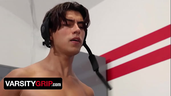 Varsity Grip - Straight Dude Take Care Of His Wrestling Partners Boner During Their Practice 