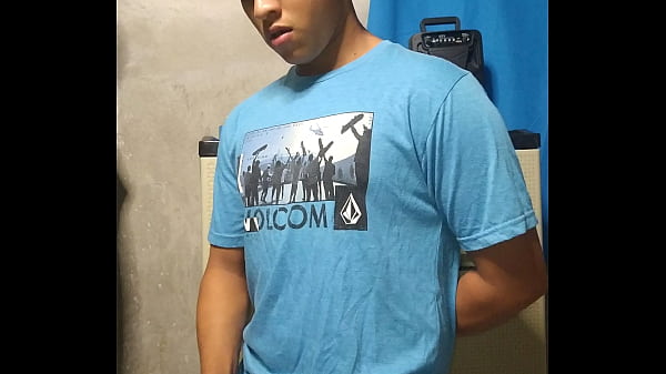 Alan Tokers Caliente En Su Cuarto thumbnail