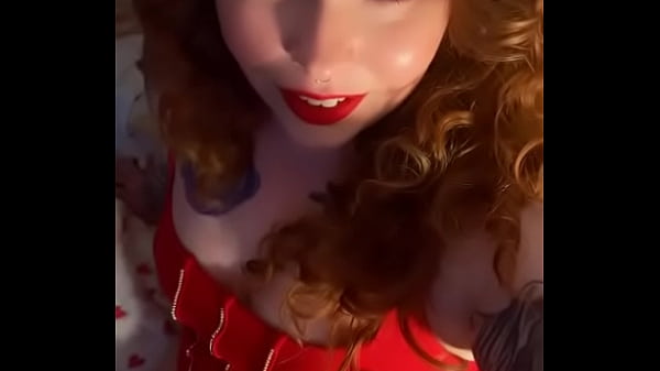 Sultry redhead 