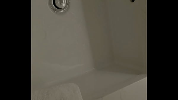 Peeing_in the hotel sink