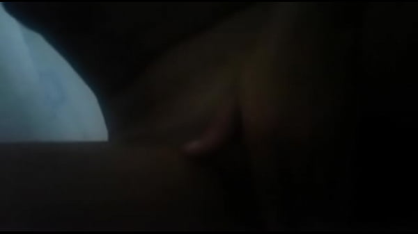 NOVINHA TOCANDO SIRIRICA NO BANHO 