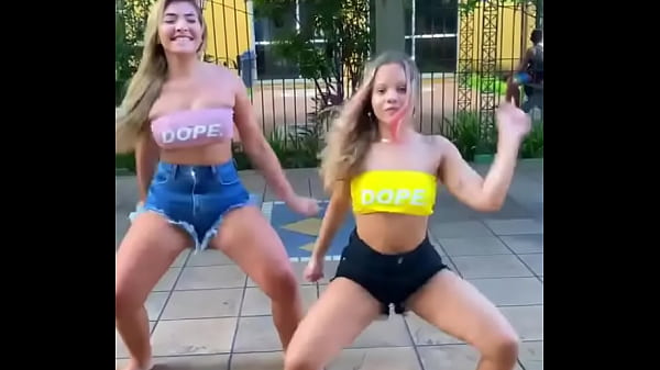 Novinhas dan&ccedilando
