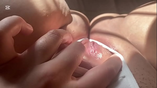 Con la tanga blanca corrida me abro toda y me follo con los dedos mi concha rosada bien mojada