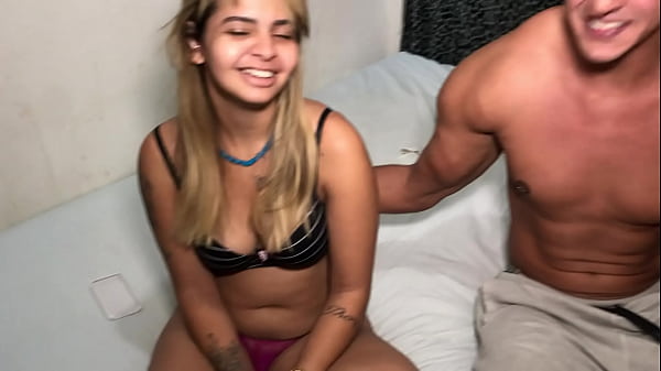 Play MP4 - Comi a loirinha do meu amigo corno