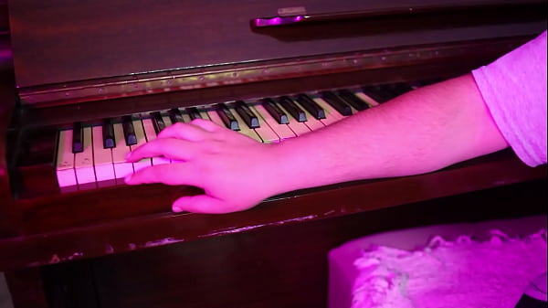 La fiesta del terror nos trae al domonio de vanemilfit para un gran trio - VIDEO COMPLETO 