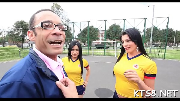 Anal penetration for a ladyboy 