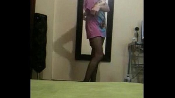 Eva sumisa exhibiendose