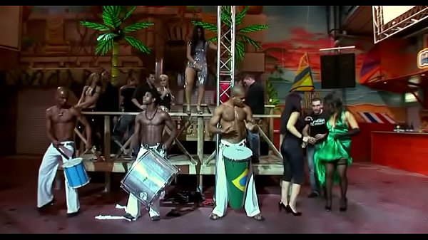 Nonton Babes Lick Each Other And Too Get Screwed By A Dude thumbnail