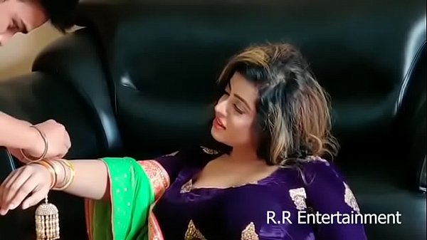Indian girl show her huge boobs 