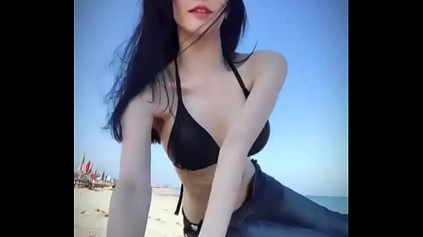 My Sexy Girlfriend Showing Her Boobs On Sea Beach