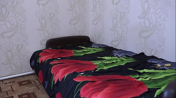 Girl with a juicy ass masturbates on the bed homemade video from hairy pussy