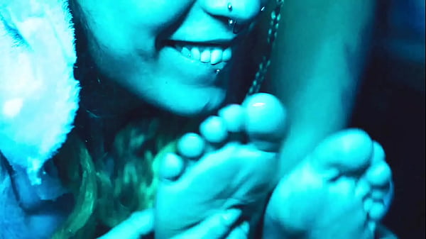 Ticklingfeet and pussy_play with lesbian friend