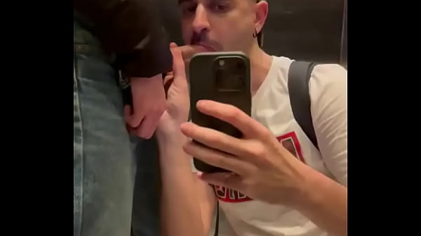 Nonton Mamadota En El Ascensor thumbnail