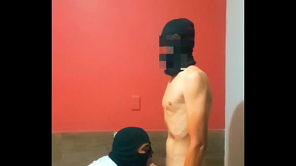 Cuzinho cheio de porra. 