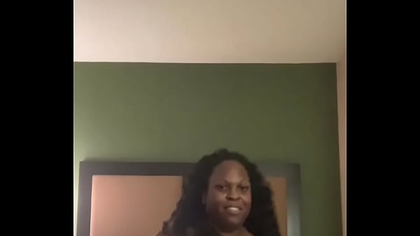 BEAUTIFUL BLACK SHEMALE PUTS ON A GRADE A SHOW 