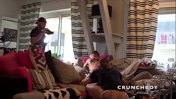 Il Se Fait Bien Doser Par La Grosse Bite De Son Pote thumbnail