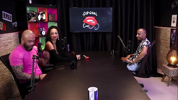 Play MP4 - Negra safada faz boquete no pau do neg&atilde;o e mede depois dele dizer que n&atilde;o est&aacute; comendo cu e que nunca aceitou dinheiro pra&period;&period;&period; - Negro Top Del&iacute;cia &lpar;SHEER&sol;RED&rpar;