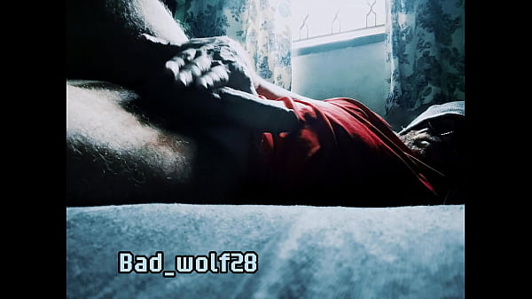 男人的阴茎是他身体上用于排尿和性交的部分 bad wolf28 抚摸他的阴茎