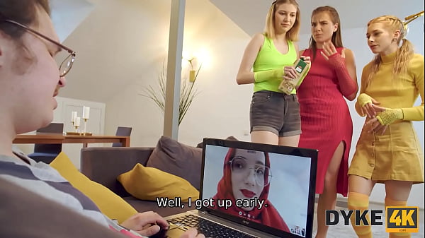 Play MP4 - DYKE4K&period; Foursome of Fun