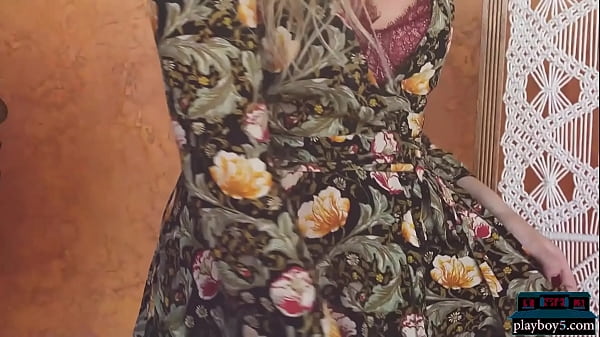 Play MP4 - Gorgeous blonde MILF Lindsay Marie takes off her lingerie for Playboy