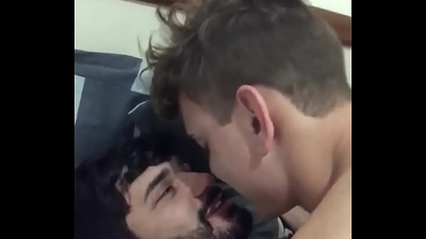 Play MP4 - Marcos Goiano  e Felipe Ruivo aos Beijos quentes