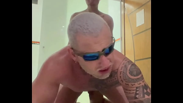 Primo Dotado Gozou Duas Vezes No Cu Do Loirinho! thumbnail