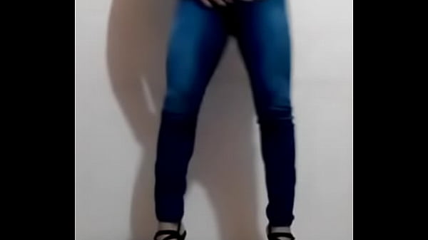 maraiann bailando en ropita y tacones muy sexi 