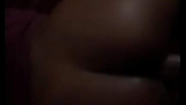 Negra safada teve que aguentar a pica grossa do neg&atilde;o