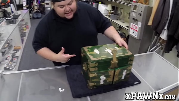 Cutie convinces pawnbroker to give her cash by fucking