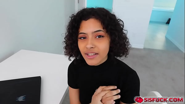 Play MP4 - Rion King stuffs and pounds Dani Diaz' tight shaved pussy