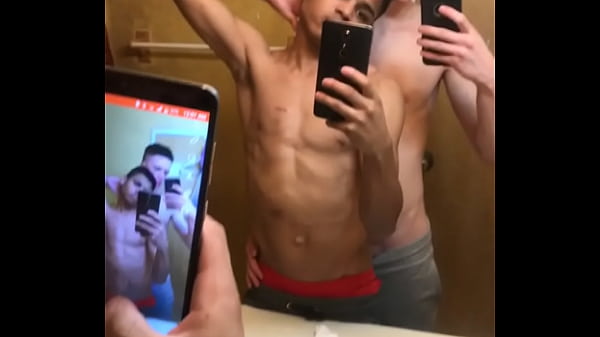 Play MP4 - Hot Roomate