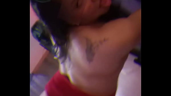 C&oacute;mo Gime Est&aacute; Milf thumbnail