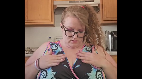 Play MP4 - Put on your fav sexy song and enjoy this bbw pov lap dance