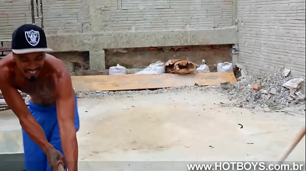 Play MP4 - Penetrando um cuzinho apertado na obra