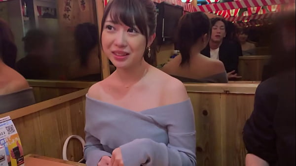 向こうからトイレの個室に連れ込み、フェラしながらオナニーをする性欲丸出し超肉食女子！！淫乱口マ●コへギン勃ちチ●コで歯科検診！？マシュマロおっぱいを揉みしだき絶景美麗桃色マ●コ御開帳！ thumbnail