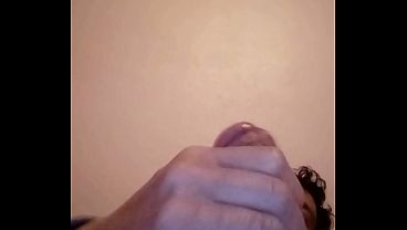 Por las ma&ntilde;anas amanezco con el pene parado, y me dan ganas de tocarme un rato. 