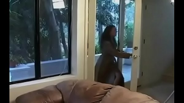 Nonton Cute Babe Reads And Smokes thumbnail