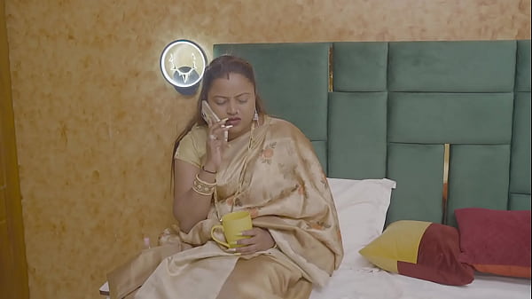 Play MP4 - Rosie asks her best friend to borrow money to pay rent