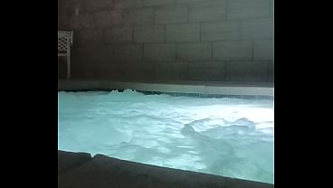 Nonton Sexy Man In Hot Tub thumbnail